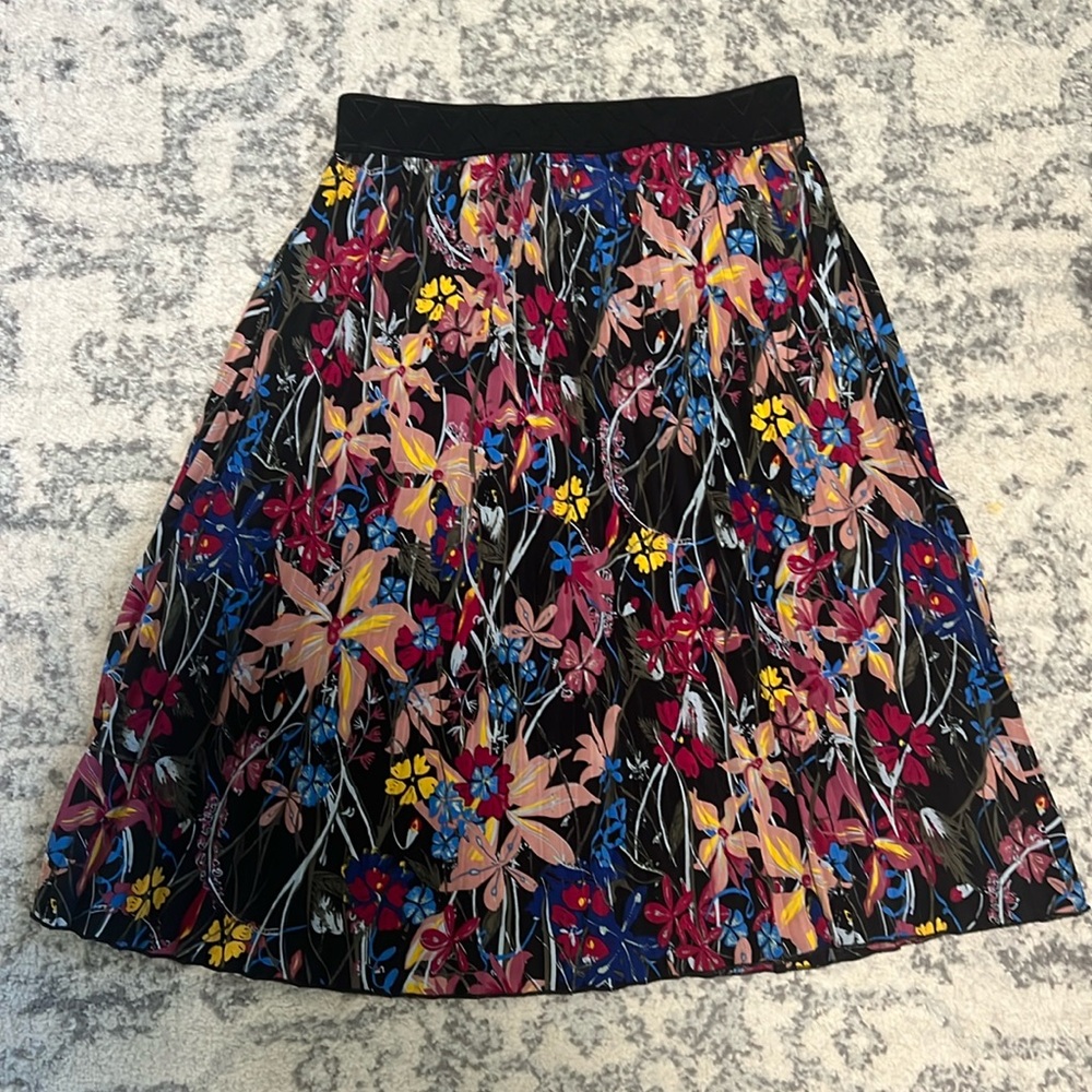 LulaRoe Jill pleated Skirt Size Large
